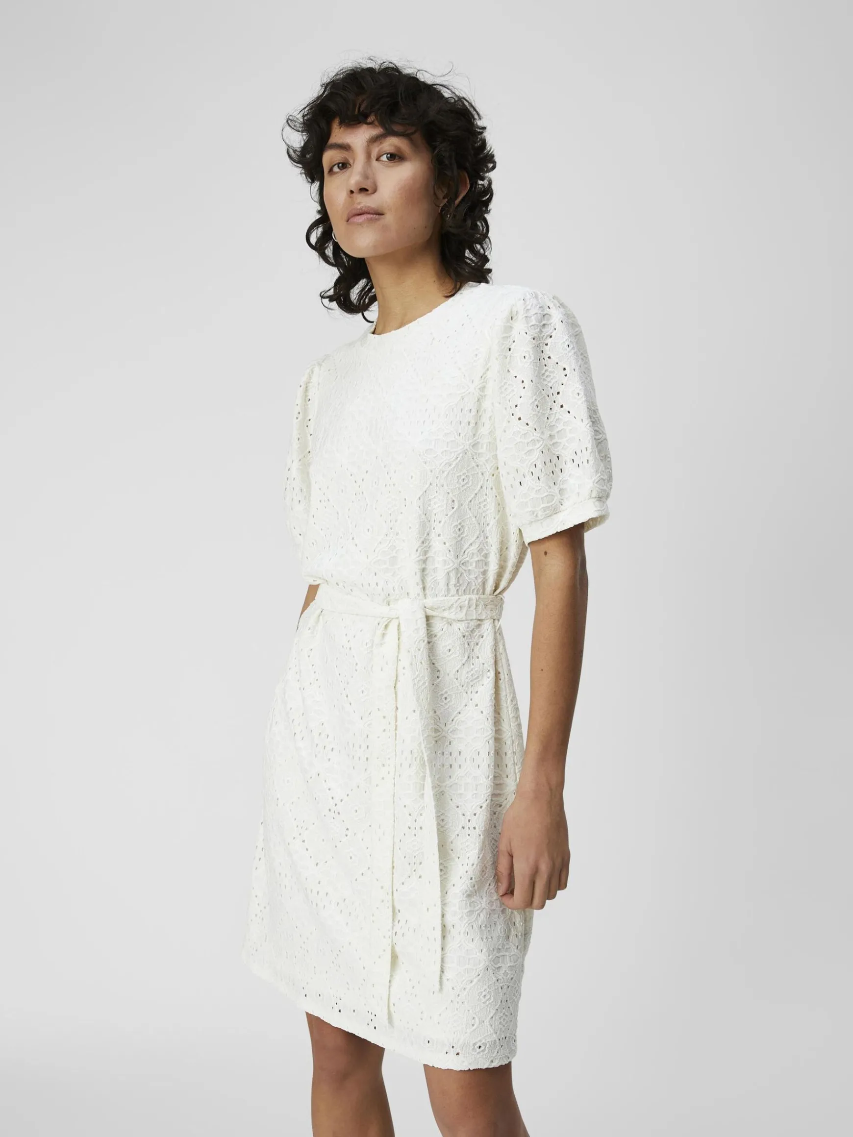 OBJECT Klänningar*BRODERIE ANGLAISE KORT KLÄNNING Cloud Dancer