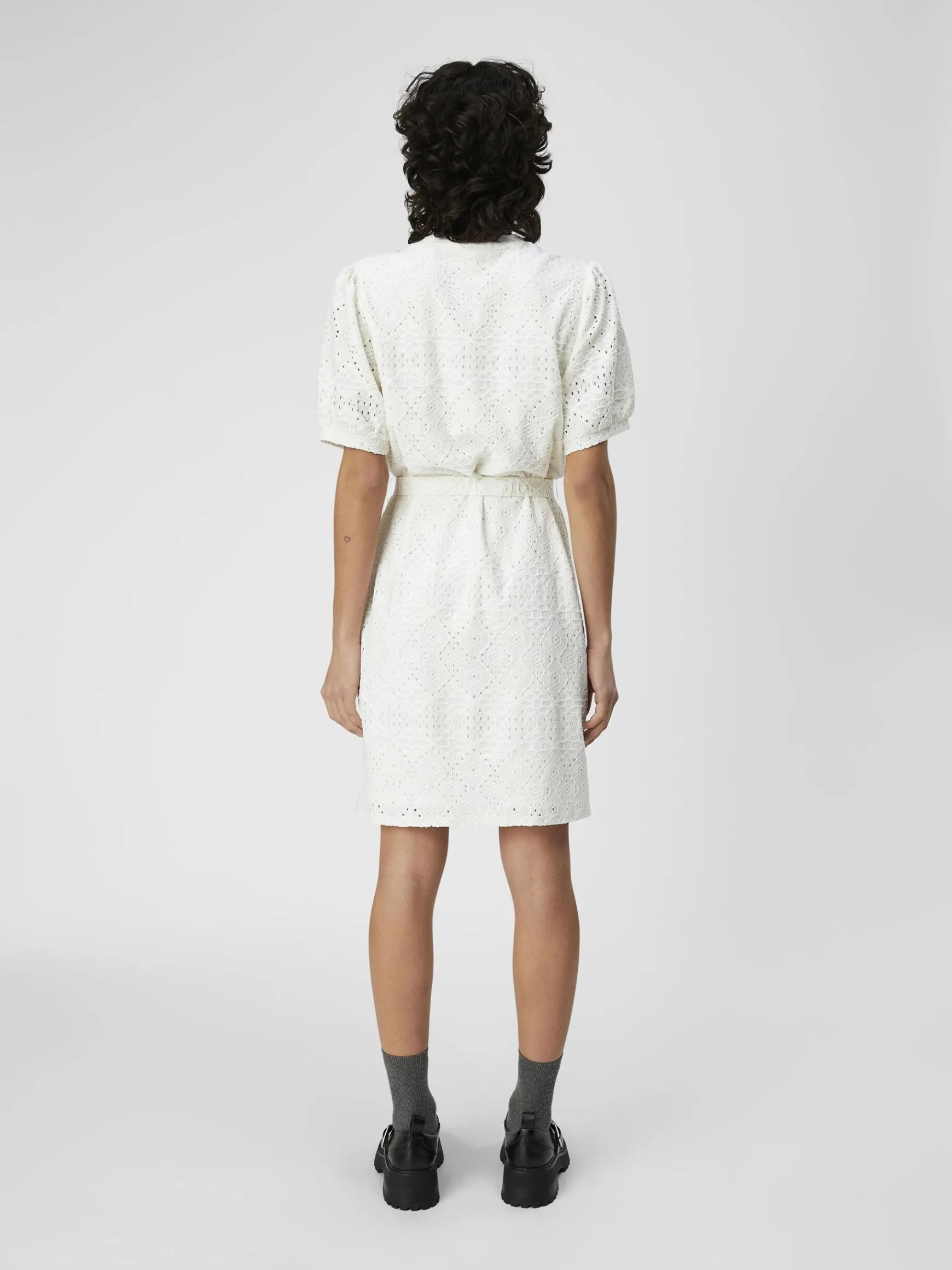 OBJECT Klänningar*BRODERIE ANGLAISE KORT KLÄNNING Cloud Dancer