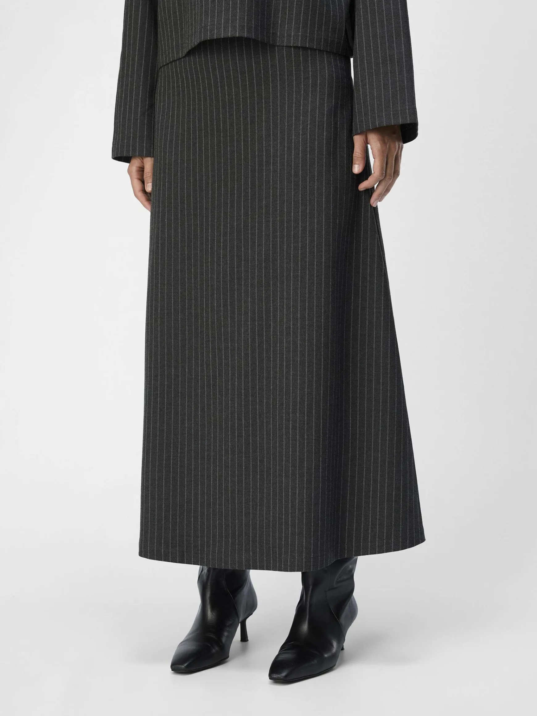 OBJECT Kjolar*KRITSTRECKSRANDIGA MAXIKJOL Dark Grey Melange