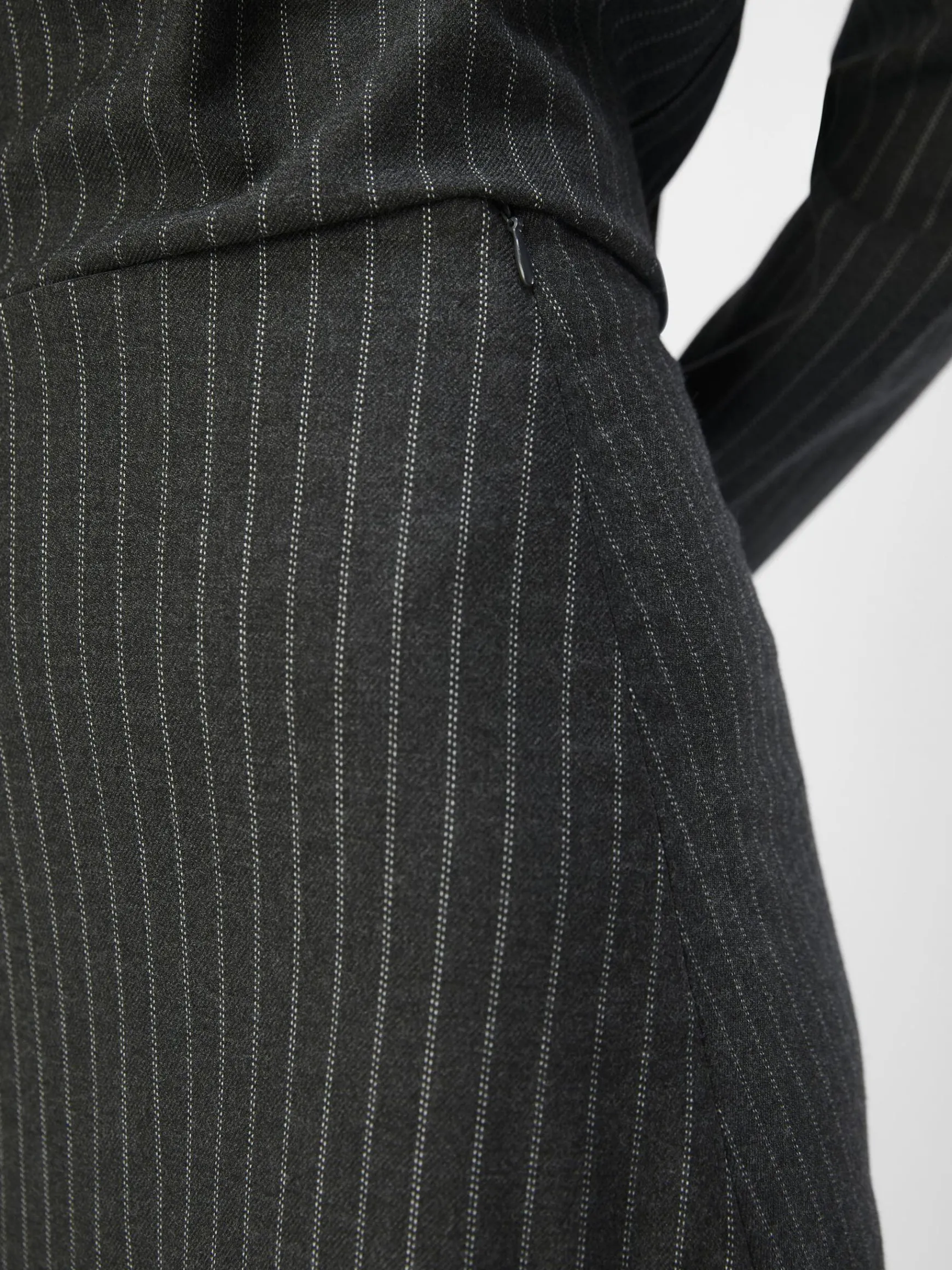 OBJECT Kjolar*KRITSTRECKSRANDIGA MAXIKJOL Dark Grey Melange